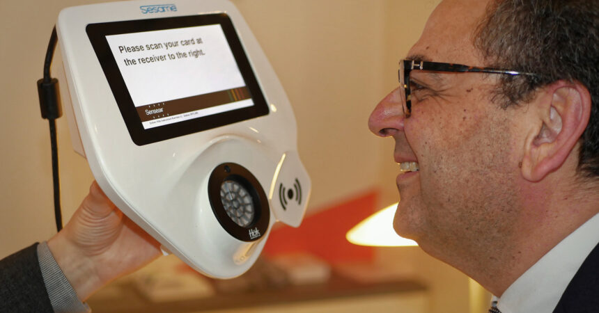 senseair-sesame-uitp-brussels.jpg Mohamed Mezghani testing the Senseair touch-free alcolock.